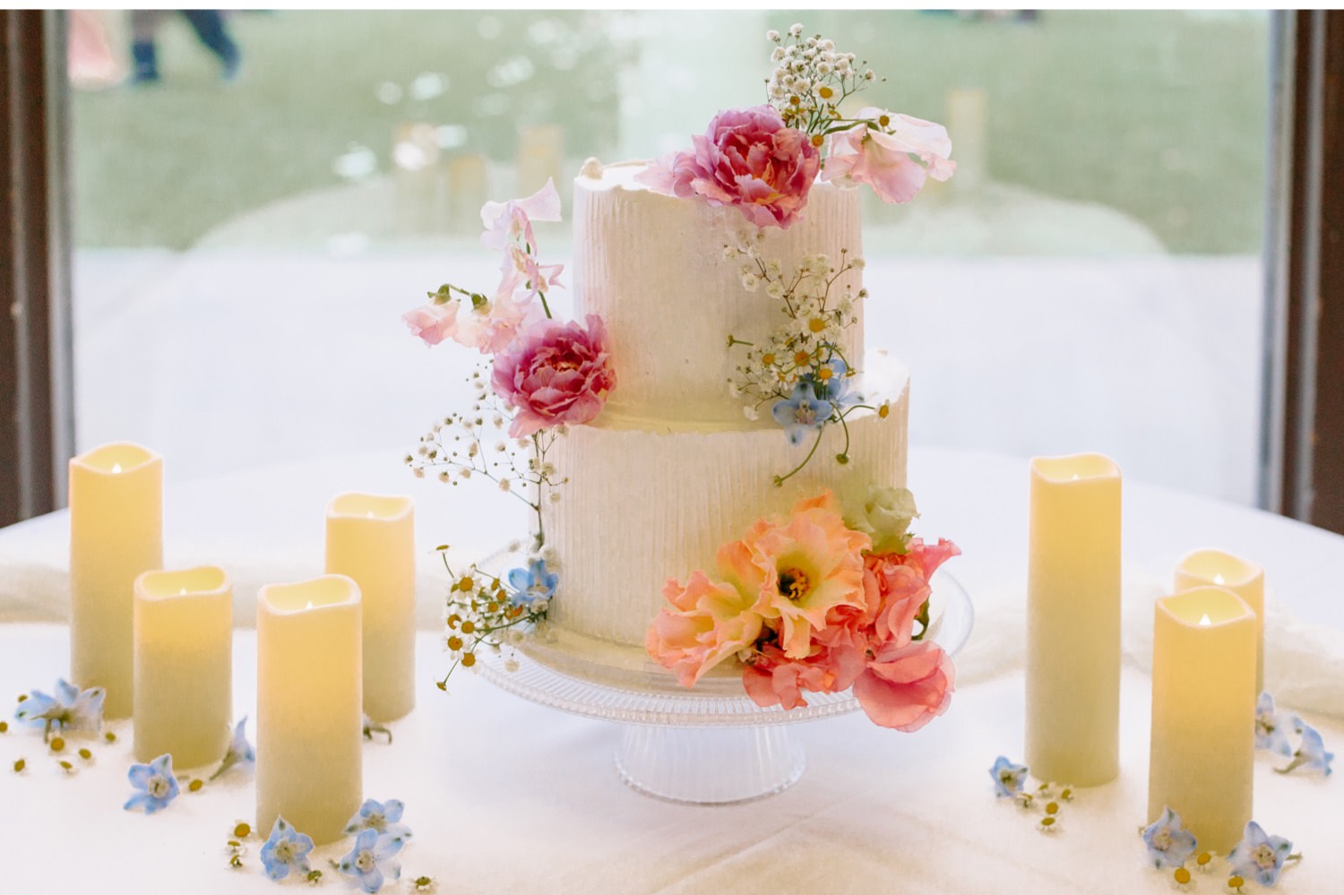 wedding cake design with spring florals; flower wedding cake