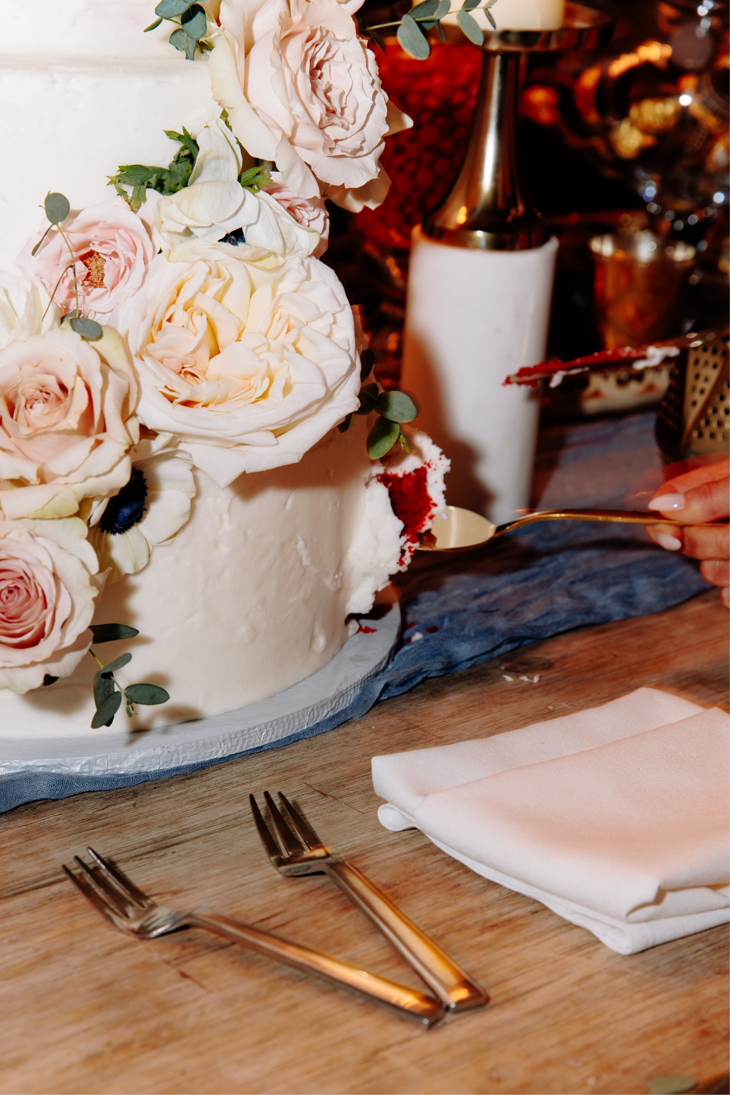 creative and fun wedding reception ideas; cake cutting