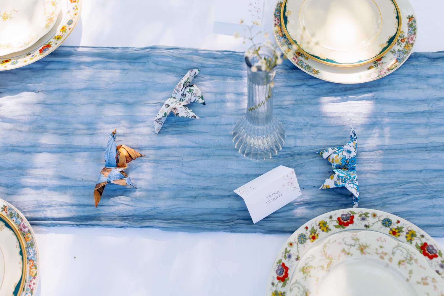 vintage blue wedding design; tablescape decor