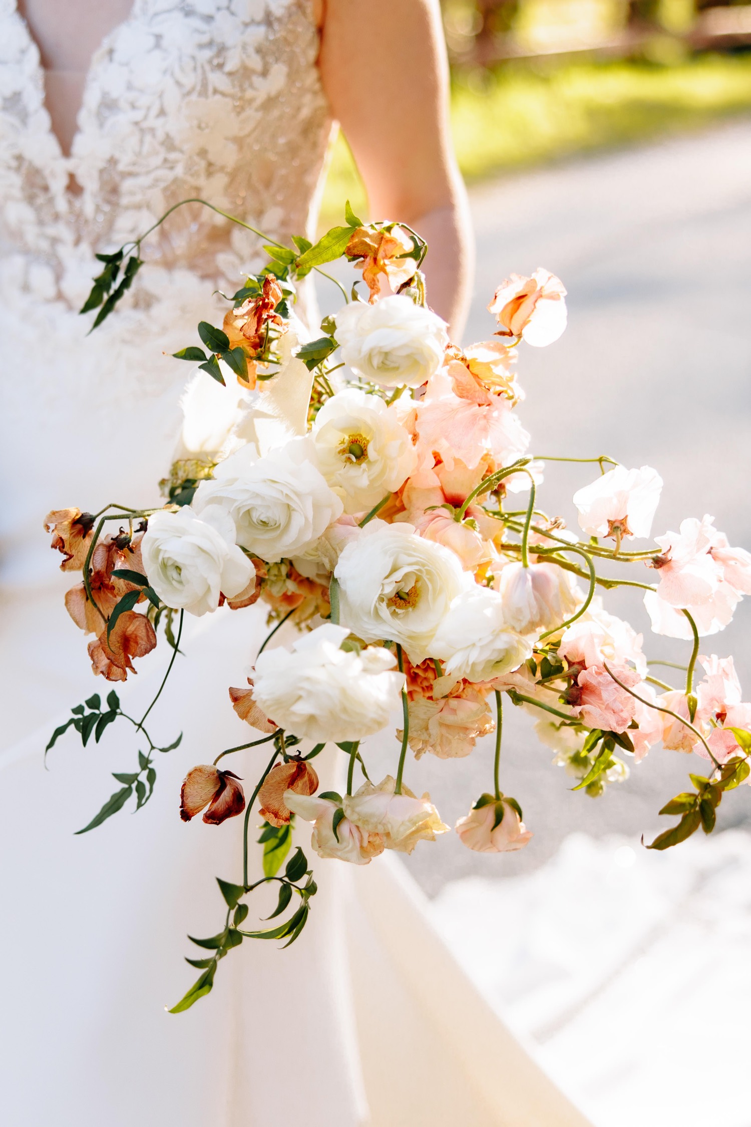 loose bridal bouquet