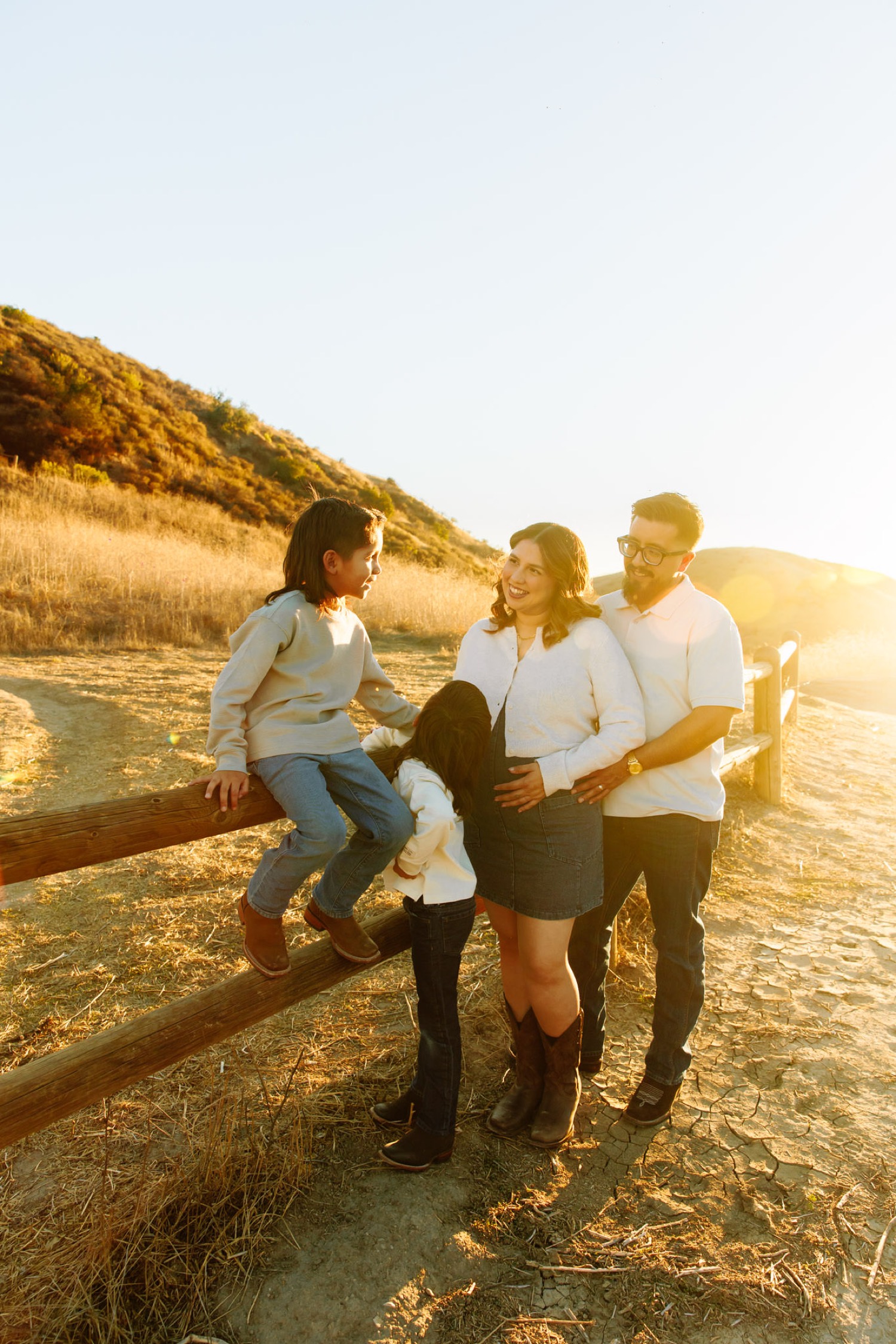 outdoor family maternity photoshoot 