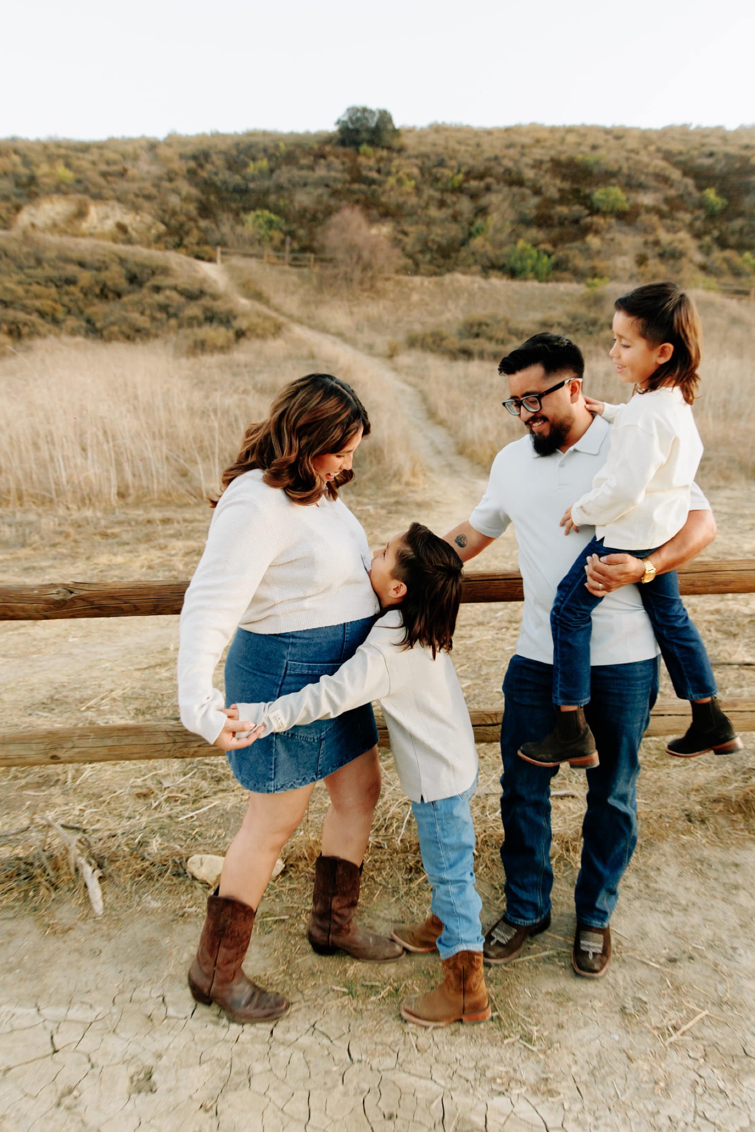 outdoor family maternity photoshoot 
